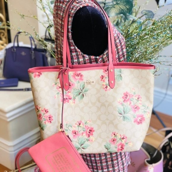 Coach Handbags - NWT Coach lily floral reversible tote+Wristlet